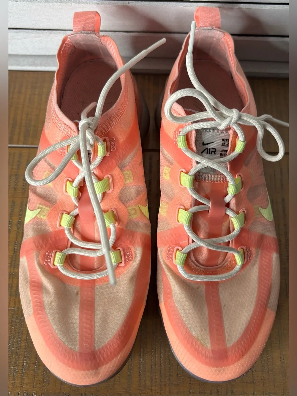 Nike Air VaporMax 2019 Pink Tint Barely Volt Neon Running Shoes Women’s Size 7